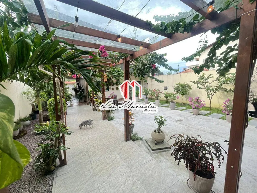 Foto 2 de Casa com 4 quartos à venda, 310m2 em Flores, Manaus - AM