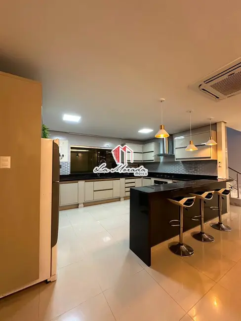 Casa com 4 quartos à venda, 350m2 em Ponta Negra, Manaus - AM - imagem 4 Foto 4 de Casa com 4 quartos à venda, 350m2 em Ponta Negra, Manaus - AM