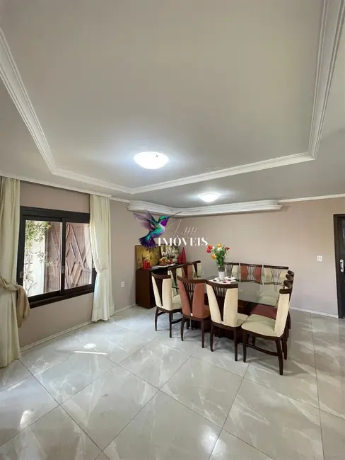 Casa com 4 quartos à venda, 240m2 em Centro, Torres - RS - imagem 5 Foto 5 de Casa com 4 quartos à venda, 240m2 em Centro, Torres - RS