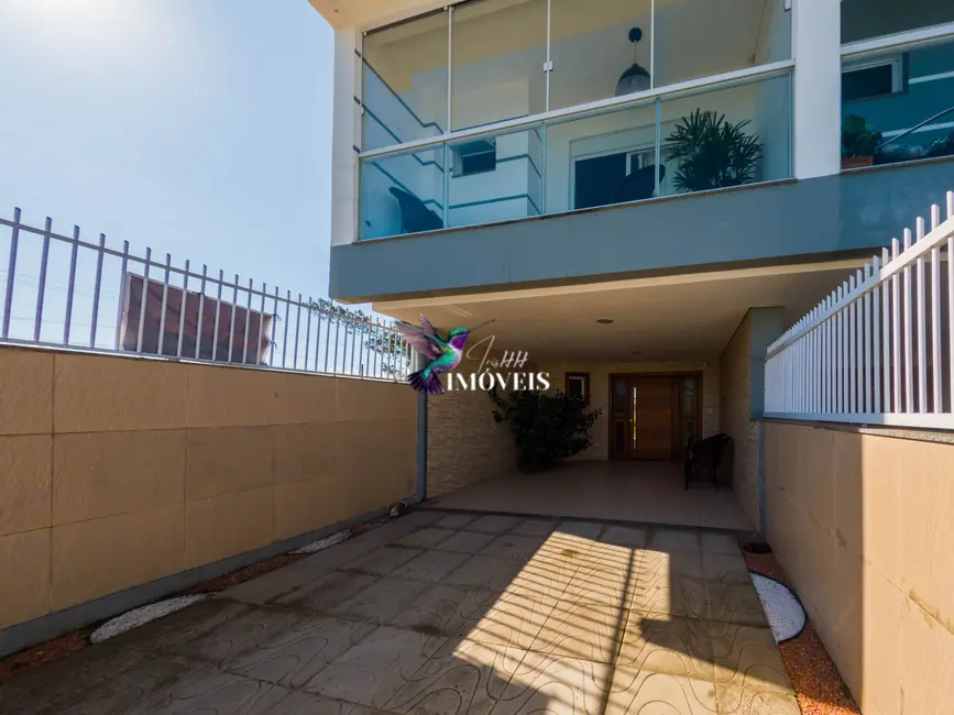 Casa com 2 quartos à venda, 165m2 em Centro, Tramandai - RS - imagem 3 Foto 3 de Casa com 2 quartos à venda, 165m2 em Centro, Tramandai - RS