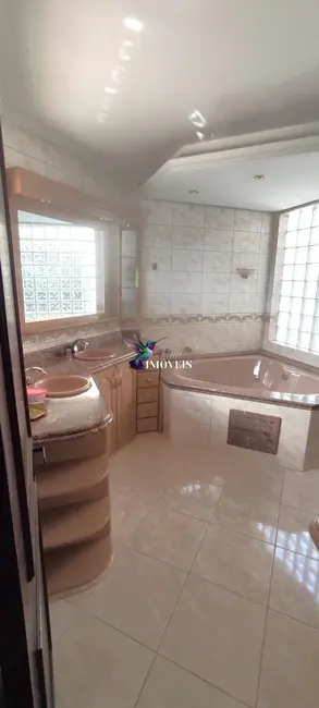 Foto 9 de Sobrado com 5 quartos à venda, 338m2 em Jardim Itu, Porto Alegre - RS