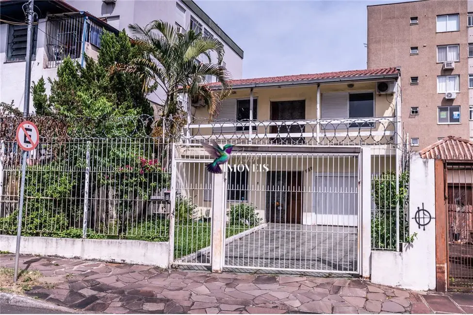 Foto 1 de Casa com 2 quartos à venda, 149m2 em Passo da Areia, Porto Alegre - RS
