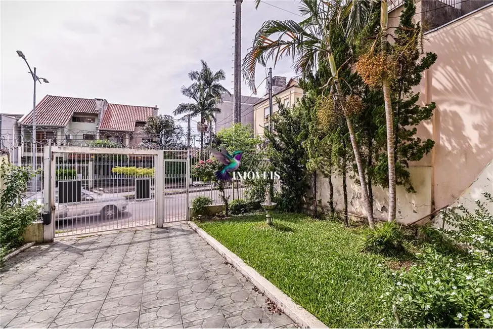 Casa com 2 quartos à venda, 149m2 em Passo da Areia, Porto Alegre - RS - imagem 2 Foto 2 de Casa com 2 quartos à venda, 149m2 em Passo da Areia, Porto Alegre - RS