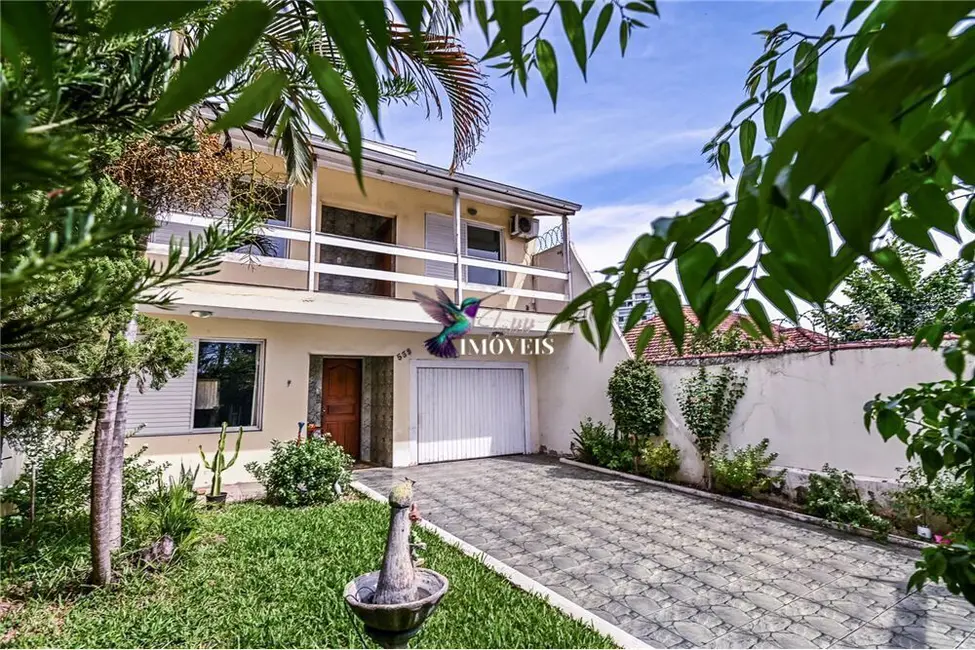 Casa com 2 quartos à venda, 149m2 em Passo da Areia, Porto Alegre - RS - imagem 3 Foto 3 de Casa com 2 quartos à venda, 149m2 em Passo da Areia, Porto Alegre - RS