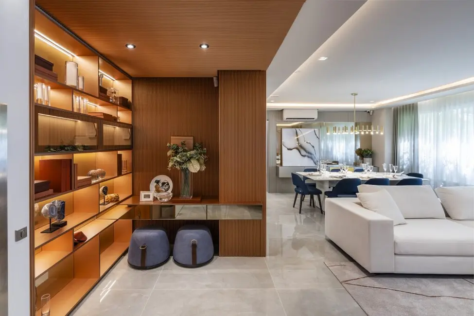 Apartamento com 3 quartos à venda, 170m2 em Rio Branco, Porto Alegre - RS - imagem 9 Foto 9 de Apartamento com 3 quartos à venda, 170m2 em Rio Branco, Porto Alegre - RS