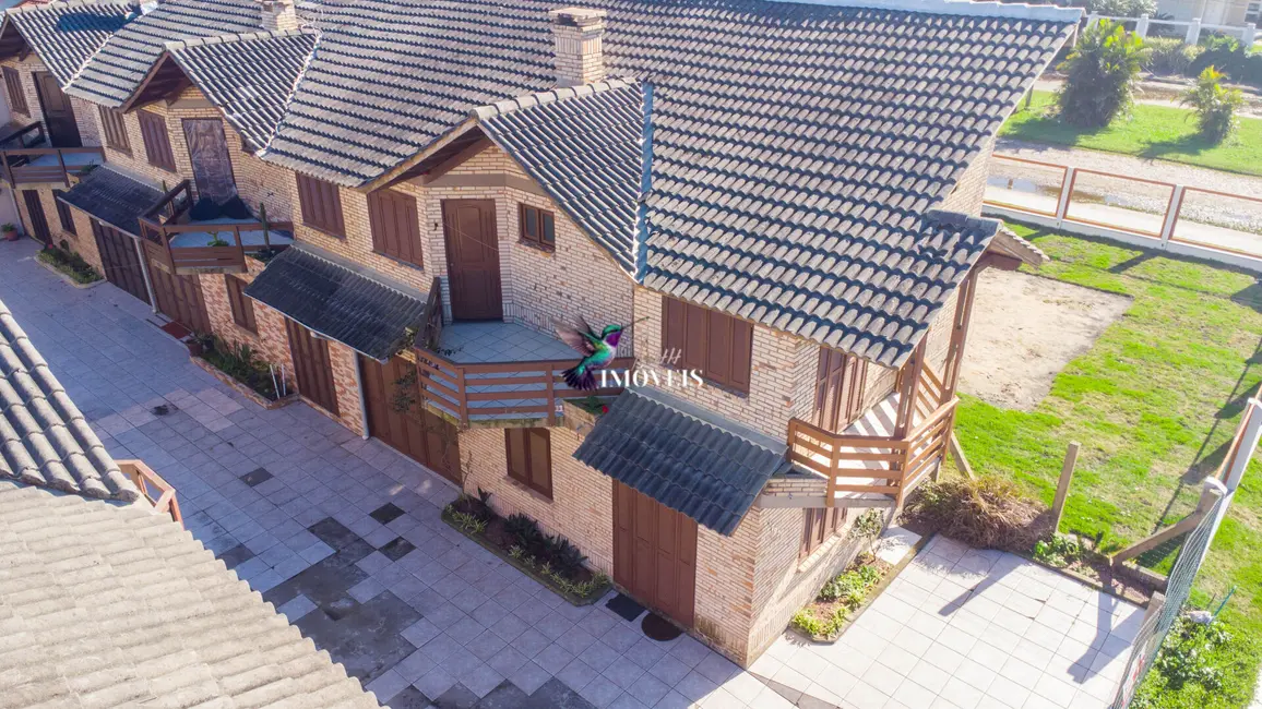 Casa com 2 quartos à venda, 98m2 em Centro, Tramandai - RS - imagem 3 Foto 3 de Casa com 2 quartos à venda, 98m2 em Centro, Tramandai - RS