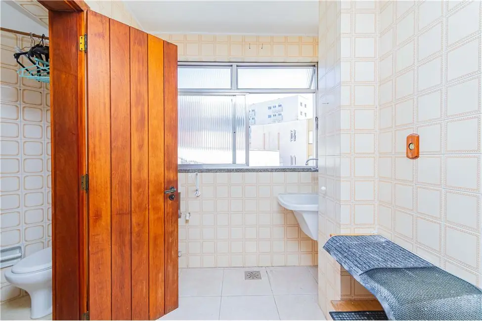 Apartamento com 2 quartos à venda, 89m2 em Auxiliadora, Porto Alegre - RS - imagem 5 Foto 5 de Apartamento com 2 quartos à venda, 89m2 em Auxiliadora, Porto Alegre - RS