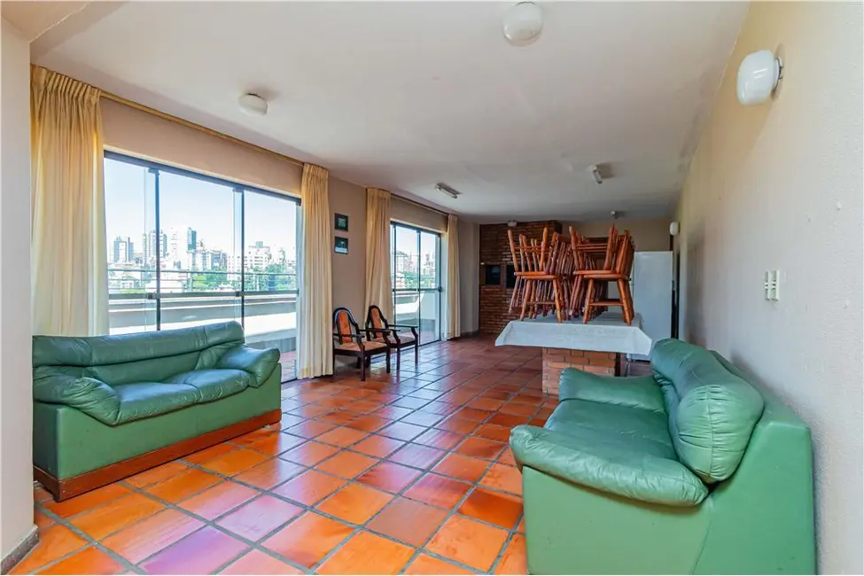 Apartamento com 2 quartos à venda, 89m2 em Auxiliadora, Porto Alegre - RS - imagem 9 Foto 9 de Apartamento com 2 quartos à venda, 89m2 em Auxiliadora, Porto Alegre - RS