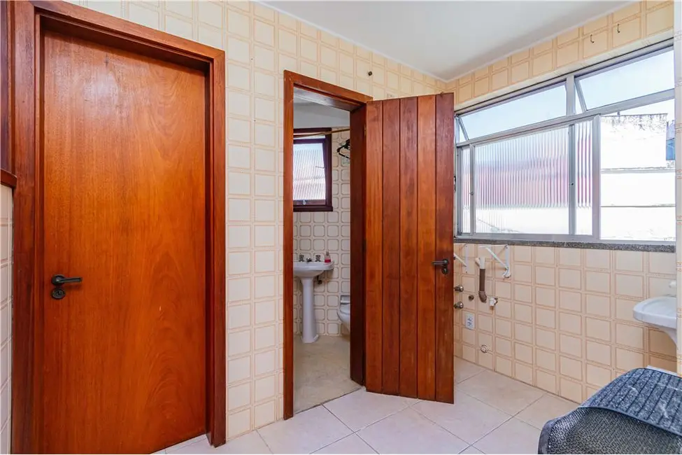 Apartamento com 2 quartos à venda, 89m2 em Auxiliadora, Porto Alegre - RS - imagem 4 Foto 4 de Apartamento com 2 quartos à venda, 89m2 em Auxiliadora, Porto Alegre - RS