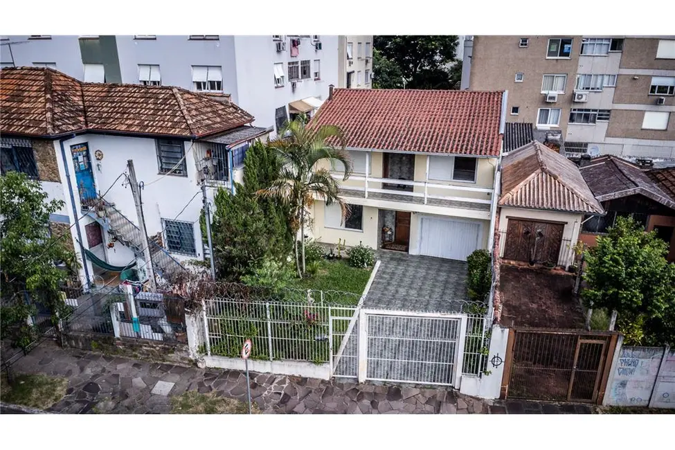 Casa com 2 quartos à venda, 149m2 em Passo da Areia, Porto Alegre - RS - imagem 3 Foto 3 de Casa com 2 quartos à venda, 149m2 em Passo da Areia, Porto Alegre - RS