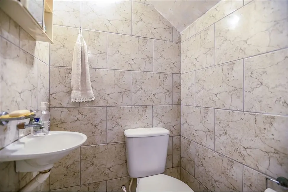Casa com 2 quartos à venda, 149m2 em Passo da Areia, Porto Alegre - RS - imagem 8 Foto 8 de Casa com 2 quartos à venda, 149m2 em Passo da Areia, Porto Alegre - RS