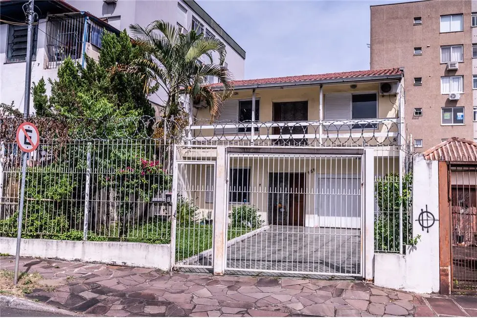 Foto 1 de Casa com 2 quartos à venda, 149m2 em Passo da Areia, Porto Alegre - RS