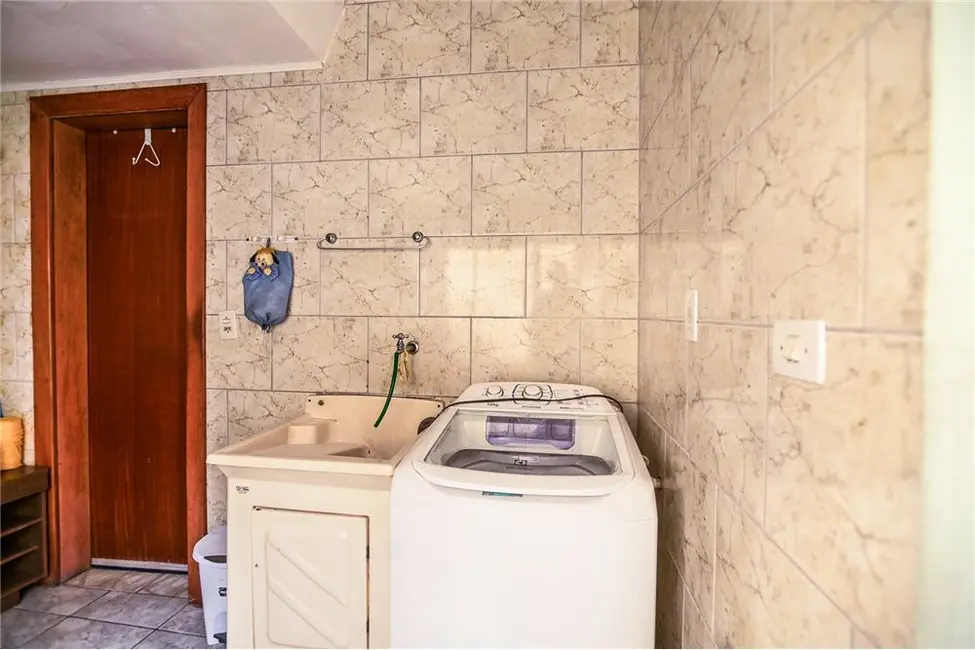 Casa com 2 quartos à venda, 149m2 em Passo da Areia, Porto Alegre - RS - imagem 6 Foto 6 de Casa com 2 quartos à venda, 149m2 em Passo da Areia, Porto Alegre - RS