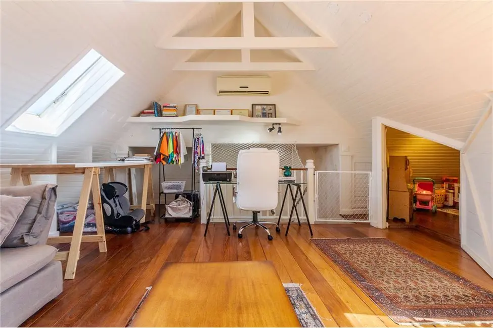 Foto 3 de Casa de Condomínio com 3 quartos à venda, 250m2 em Chácara das Pedras, Porto Alegre - RS