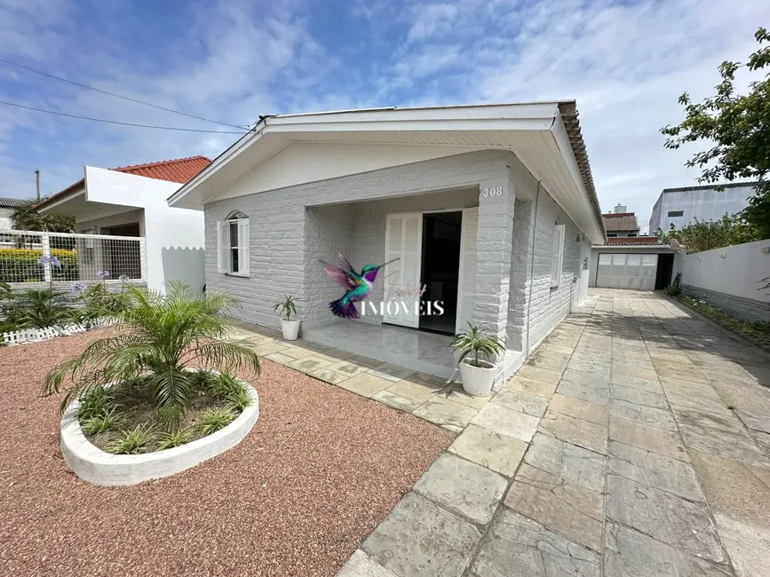 Casa com 3 quartos à venda, 360m2 em Centro, Tramandai - RS - imagem 2 Foto 2 de Casa com 3 quartos à venda, 360m2 em Centro, Tramandai - RS