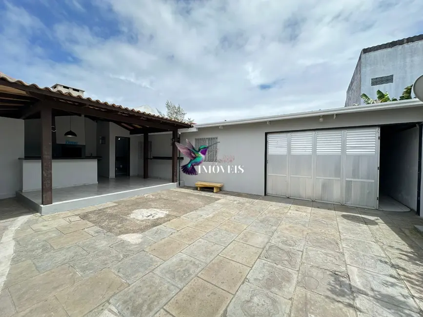 Casa com 3 quartos à venda, 360m2 em Centro, Tramandai - RS - imagem 9 Foto 9 de Casa com 3 quartos à venda, 360m2 em Centro, Tramandai - RS