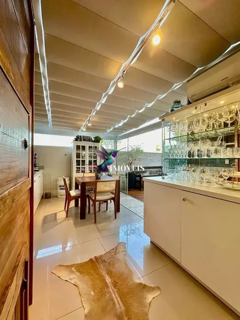 Casa com 3 quartos à venda, 158m2 em Estância Velha, Canoas - RS - imagem 5 Foto 5 de Casa com 3 quartos à venda, 158m2 em Estância Velha, Canoas - RS