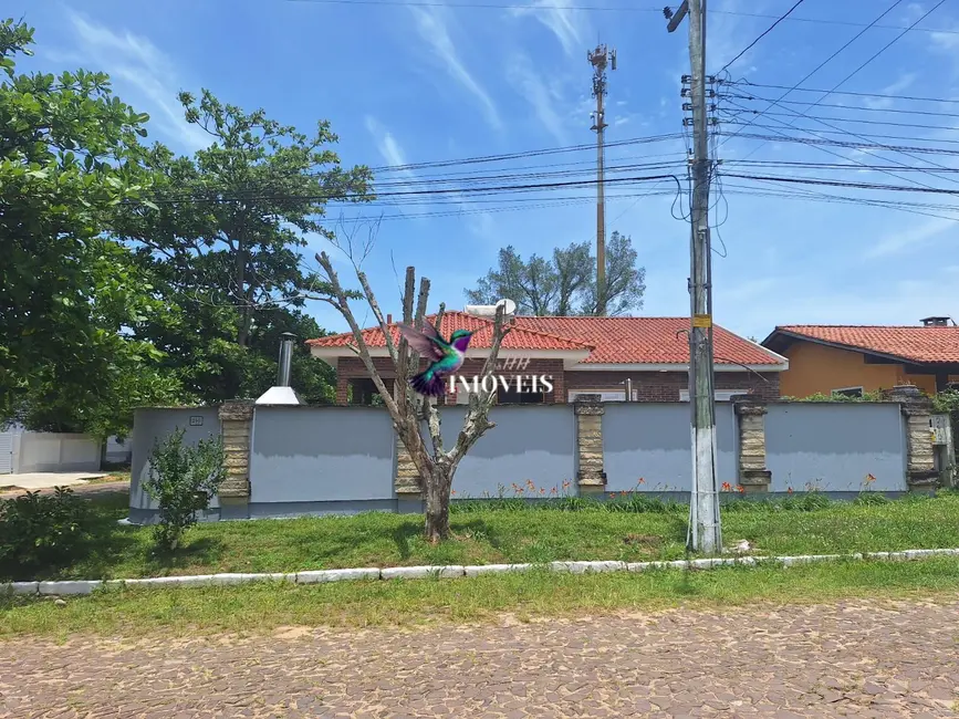 Casa com 3 quartos à venda, 126m2 em Centro, Torres - RS - imagem 3 Foto 3 de Casa com 3 quartos à venda, 126m2 em Centro, Torres - RS