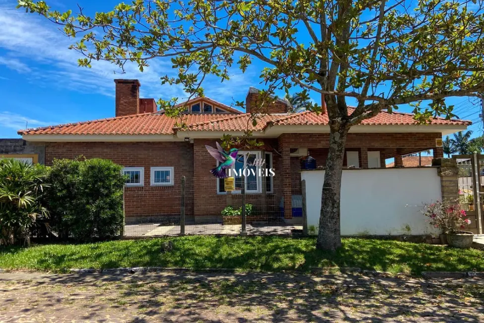 Casa com 3 quartos à venda, 126m2 em Centro, Torres - RS - imagem 1 Foto 1 de Casa com 3 quartos à venda, 126m2 em Centro, Torres - RS