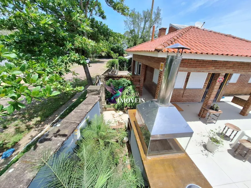 Casa com 3 quartos à venda, 126m2 em Centro, Torres - RS - imagem 2 Foto 2 de Casa com 3 quartos à venda, 126m2 em Centro, Torres - RS