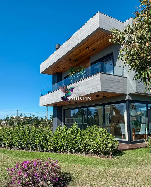 Foto 1 de Casa com 4 quartos à venda, 318m2 em Capao Da Canoa - RS