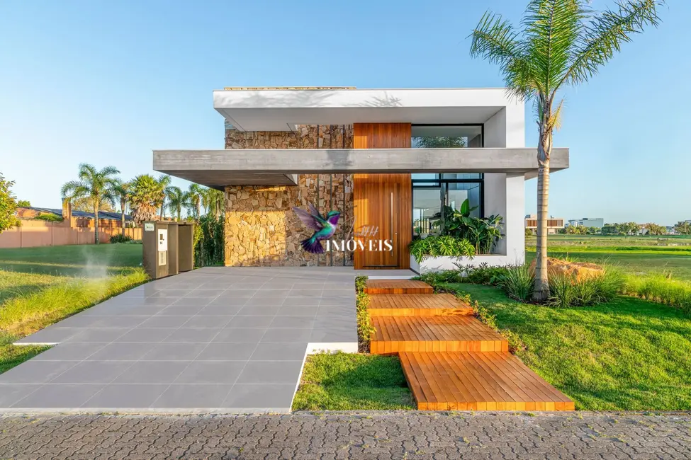 Casa com 3 quartos à venda, 218m2 em Centro, Torres - RS - imagem 6 Foto 6 de Casa com 3 quartos à venda, 218m2 em Centro, Torres - RS