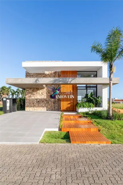 Casa com 3 quartos à venda, 218m2 em Centro, Torres - RS - imagem 4 Foto 4 de Casa com 3 quartos à venda, 218m2 em Centro, Torres - RS