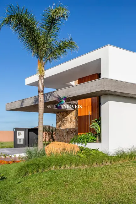 Casa com 3 quartos à venda, 218m2 em Centro, Torres - RS - imagem 5 Foto 5 de Casa com 3 quartos à venda, 218m2 em Centro, Torres - RS
