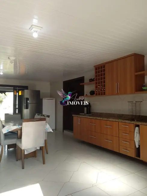 Casa com 6 quartos à venda, 264m2 em Torres - RS - imagem 5 Foto 5 de Casa com 6 quartos à venda, 264m2 em Torres - RS