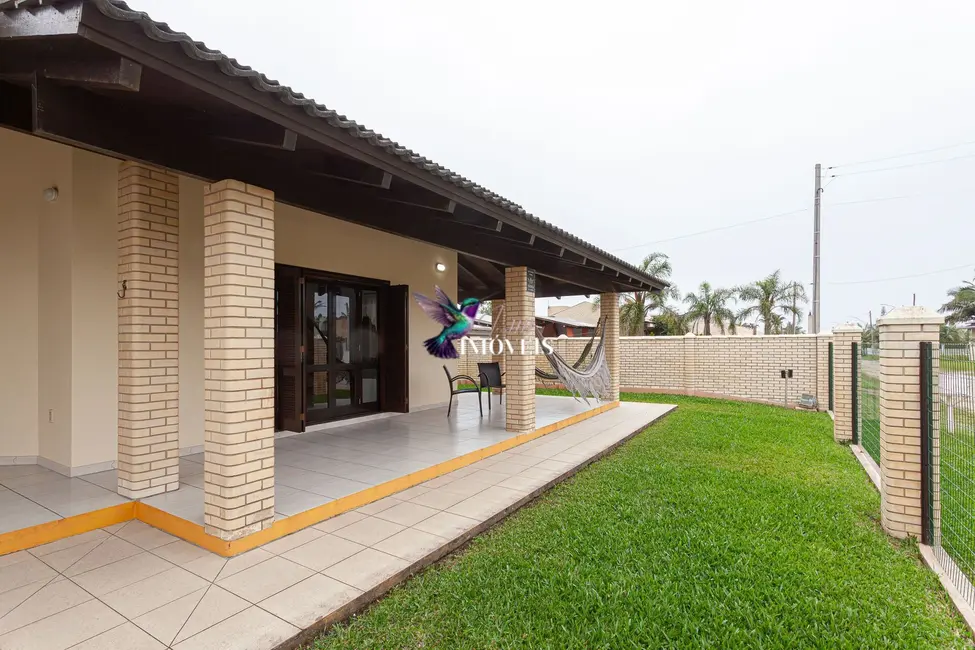 Casa com 4 quartos à venda, 335m2 em Torres - RS - imagem 2 Foto 2 de Casa com 4 quartos à venda, 335m2 em Torres - RS