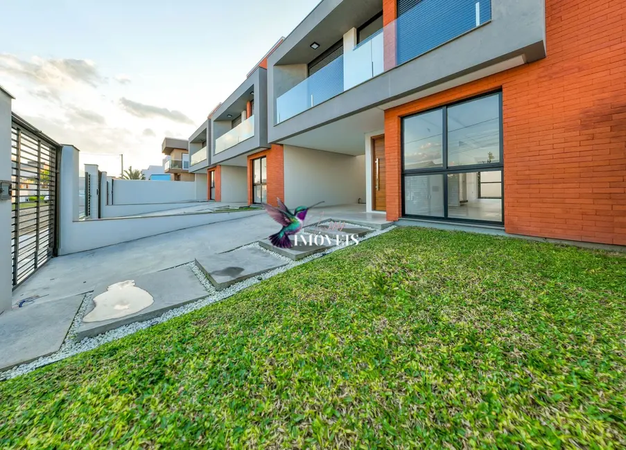 Foto 2 de Sobrado com 3 quartos à venda, 161m2 em Centro, Passo De Torres - SC