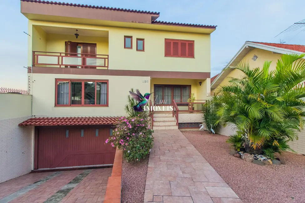 Foto 3 de Casa com 3 quartos à venda, 360m2 em Nossa Senhora das Graças, Canoas - RS