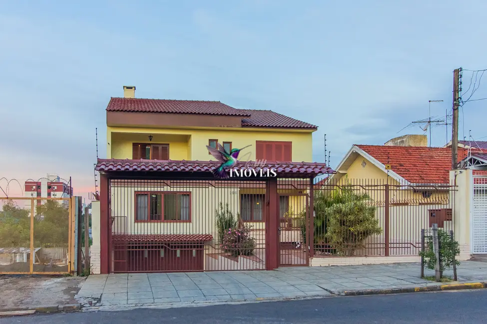 Foto 1 de Casa com 3 quartos à venda, 360m2 em Nossa Senhora das Graças, Canoas - RS