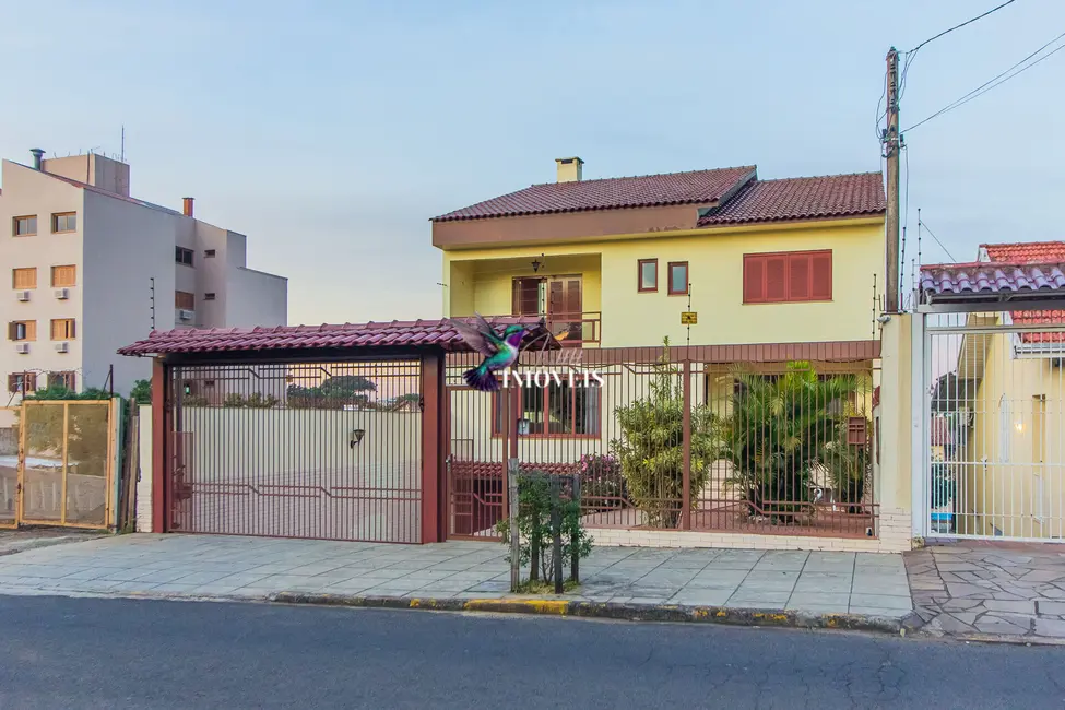 Foto 2 de Casa com 3 quartos à venda, 360m2 em Nossa Senhora das Graças, Canoas - RS