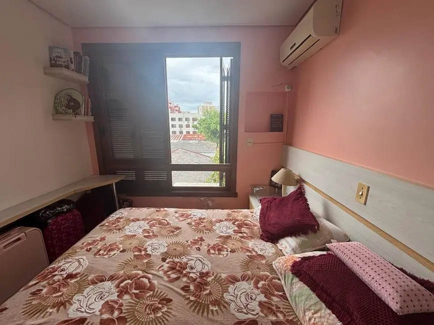 Foto 2 de Apartamento com 2 quartos à venda, 73m2 em Santana, Porto Alegre - RS