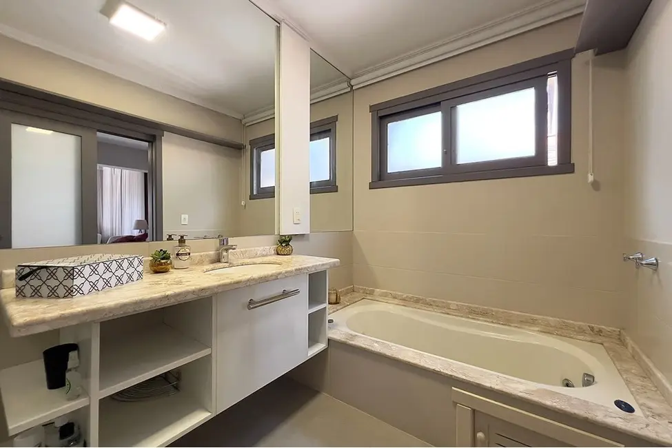 Foto 2 de Casa de Condomínio com 4 quartos à venda, 290m2 em Xangri-lá - RS