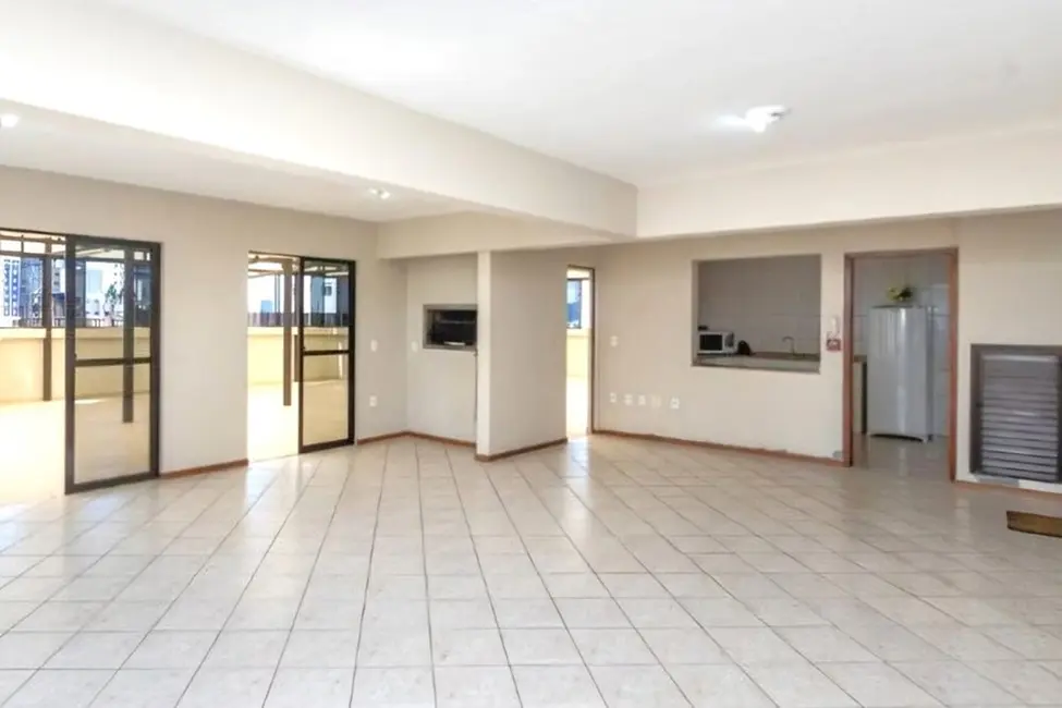 Apartamento com 2 quartos à venda, 70m2 em Centro, Balneario Camboriu - SC - imagem 4 Foto 4 de Apartamento com 2 quartos à venda, 70m2 em Centro, Balneario Camboriu - SC