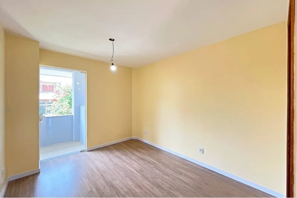 Casa com 3 quartos à venda, 230m2 em Hípica, Porto Alegre - RS - imagem 8 Foto 8 de Casa com 3 quartos à venda, 230m2 em Hípica, Porto Alegre - RS