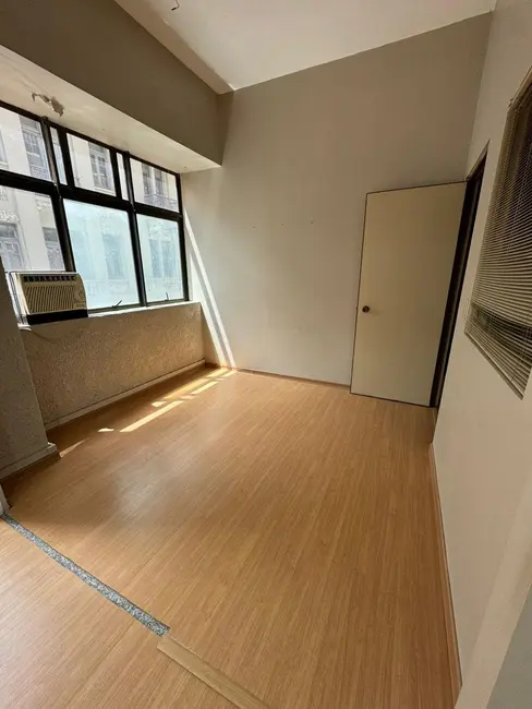Sala Comercial à venda, 195m2 em Centro Histórico, Porto Alegre - RS - imagem 4 Foto 4 de Sala Comercial à venda, 195m2 em Centro Histórico, Porto Alegre - RS