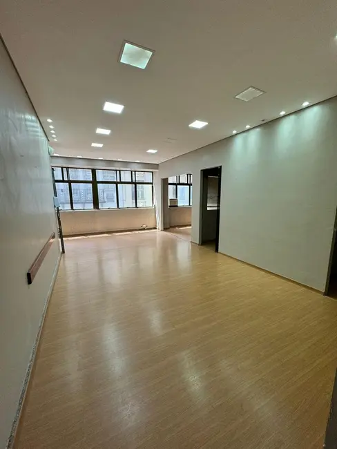Sala Comercial à venda, 195m2 em Centro Histórico, Porto Alegre - RS - imagem 3 Foto 3 de Sala Comercial à venda, 195m2 em Centro Histórico, Porto Alegre - RS