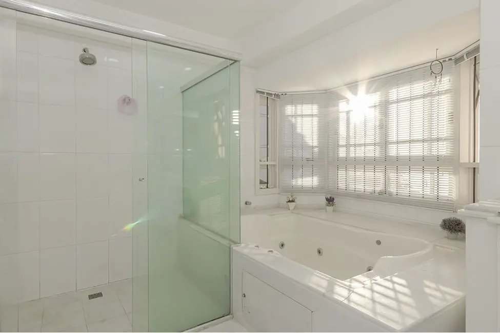 Casa com 3 quartos à venda, 304m2 em Espírito Santo, Porto Alegre - RS - imagem 8 Foto 8 de Casa com 3 quartos à venda, 304m2 em Espírito Santo, Porto Alegre - RS