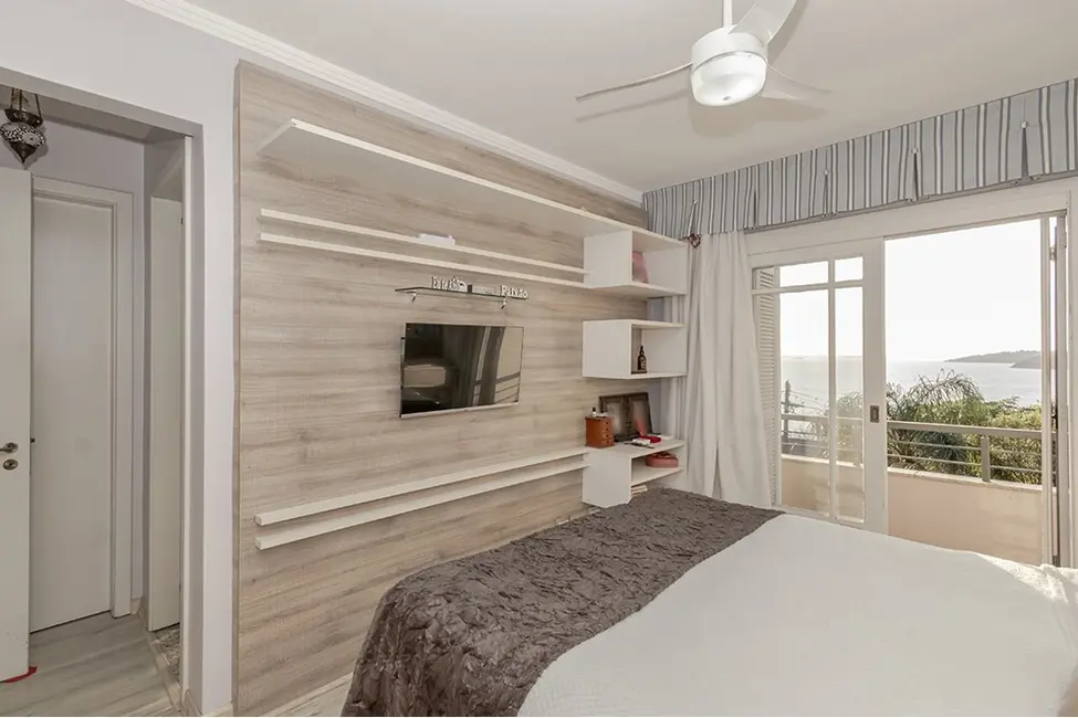 Casa com 3 quartos à venda, 304m2 em Espírito Santo, Porto Alegre - RS - imagem 3 Foto 3 de Casa com 3 quartos à venda, 304m2 em Espírito Santo, Porto Alegre - RS