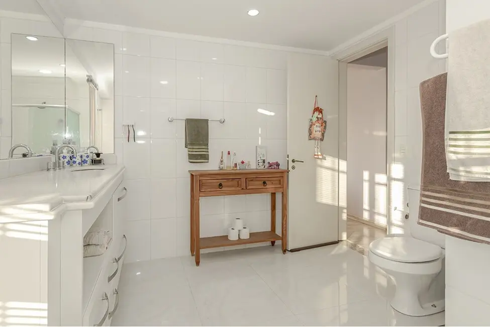 Casa com 3 quartos à venda, 304m2 em Espírito Santo, Porto Alegre - RS - imagem 9 Foto 9 de Casa com 3 quartos à venda, 304m2 em Espírito Santo, Porto Alegre - RS