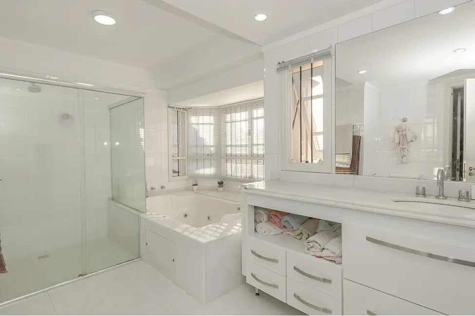 Casa com 3 quartos à venda, 304m2 em Espírito Santo, Porto Alegre - RS - imagem 7 Foto 7 de Casa com 3 quartos à venda, 304m2 em Espírito Santo, Porto Alegre - RS