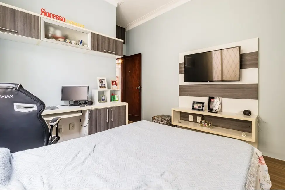 Foto 2 de Casa com 2 quartos à venda, 250m2 em Vila Ipiranga, Porto Alegre - RS