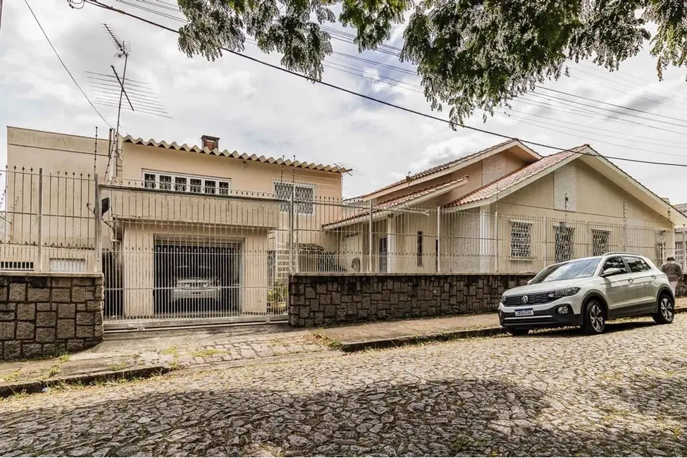 Foto 1 de Casa com 2 quartos à venda, 250m2 em Vila Ipiranga, Porto Alegre - RS