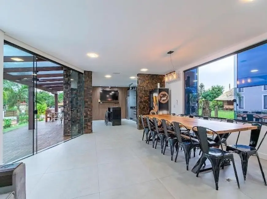 Casa de Condomínio com 4 quartos à venda, 270m2 em Viamao - RS - imagem 2 Foto 2 de Casa de Condomínio com 4 quartos à venda, 270m2 em Viamao - RS