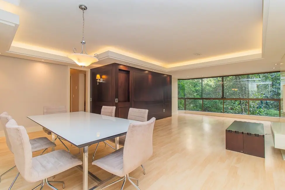 Apartamento com 3 quartos à venda, 148m2 em Moinhos de Vento, Porto Alegre - RS - imagem 3 Foto 3 de Apartamento com 3 quartos à venda, 148m2 em Moinhos de Vento, Porto Alegre - RS