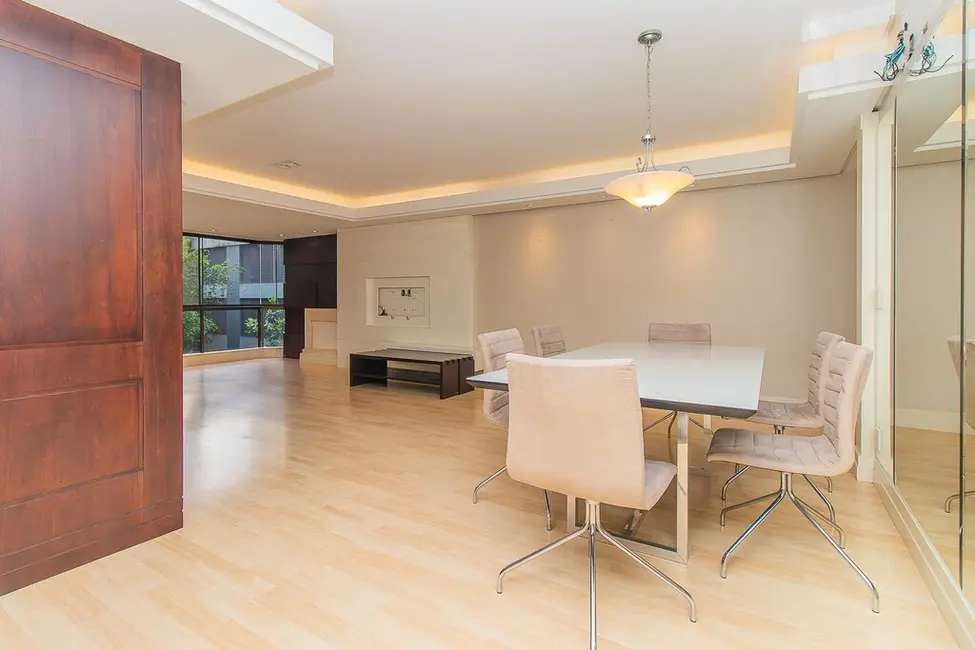 Apartamento com 3 quartos à venda, 148m2 em Moinhos de Vento, Porto Alegre - RS - imagem 6 Foto 6 de Apartamento com 3 quartos à venda, 148m2 em Moinhos de Vento, Porto Alegre - RS