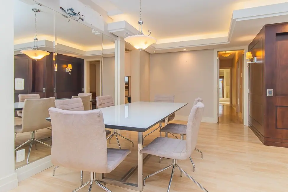 Apartamento com 3 quartos à venda, 148m2 em Moinhos de Vento, Porto Alegre - RS - imagem 4 Foto 4 de Apartamento com 3 quartos à venda, 148m2 em Moinhos de Vento, Porto Alegre - RS